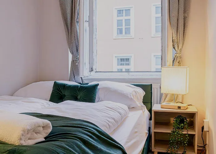 Comfortable 2br & 1lr In Apartment