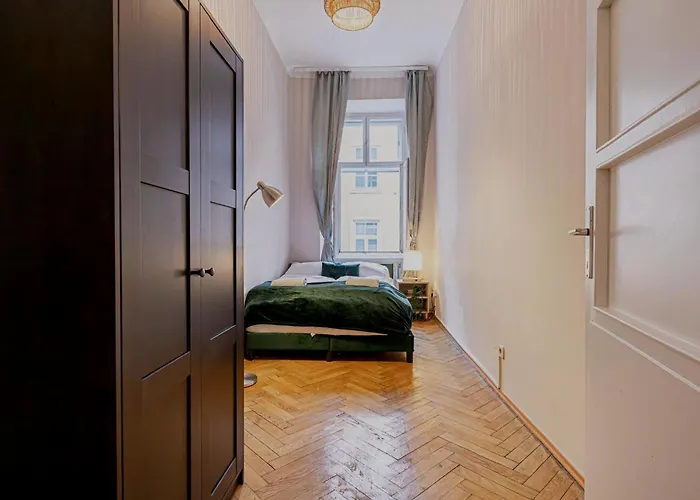 Comfortable 2br & 1lr In Apartment *
