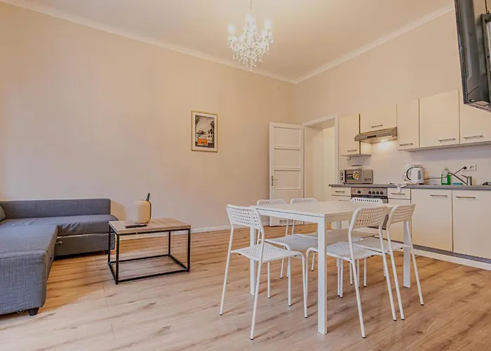 Comfortable 2br & 1lr In Apartment *