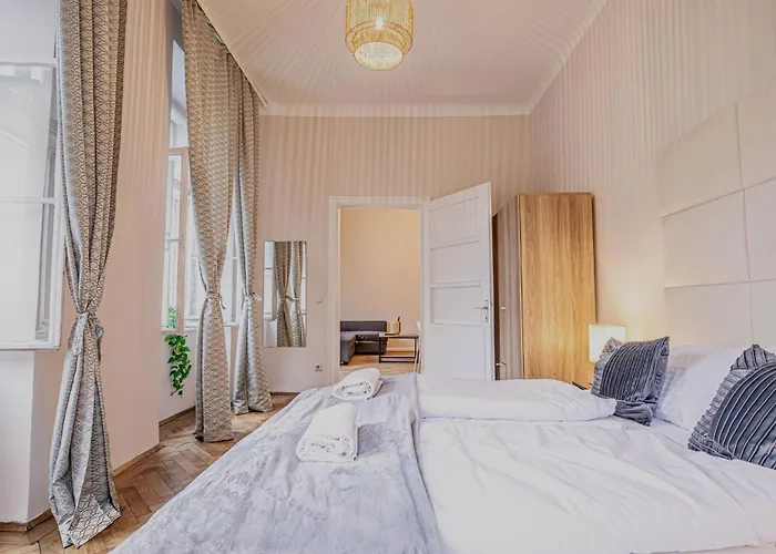Apartment Comfortable 2br & 1lr In *