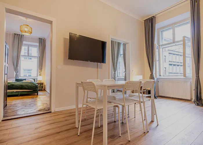 Comfortable 2br & 1lr In Apartment