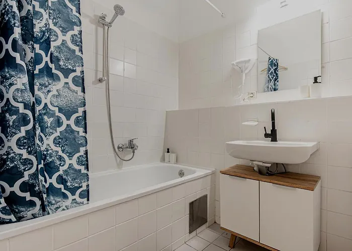Comfortable 2br & 1lr In *